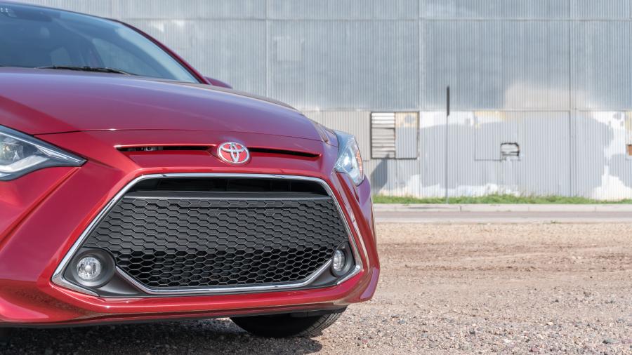 Детали экстерьера Toyota Yaris XLE Hatchback 2019 года  (NA) (фото 10 из 40)